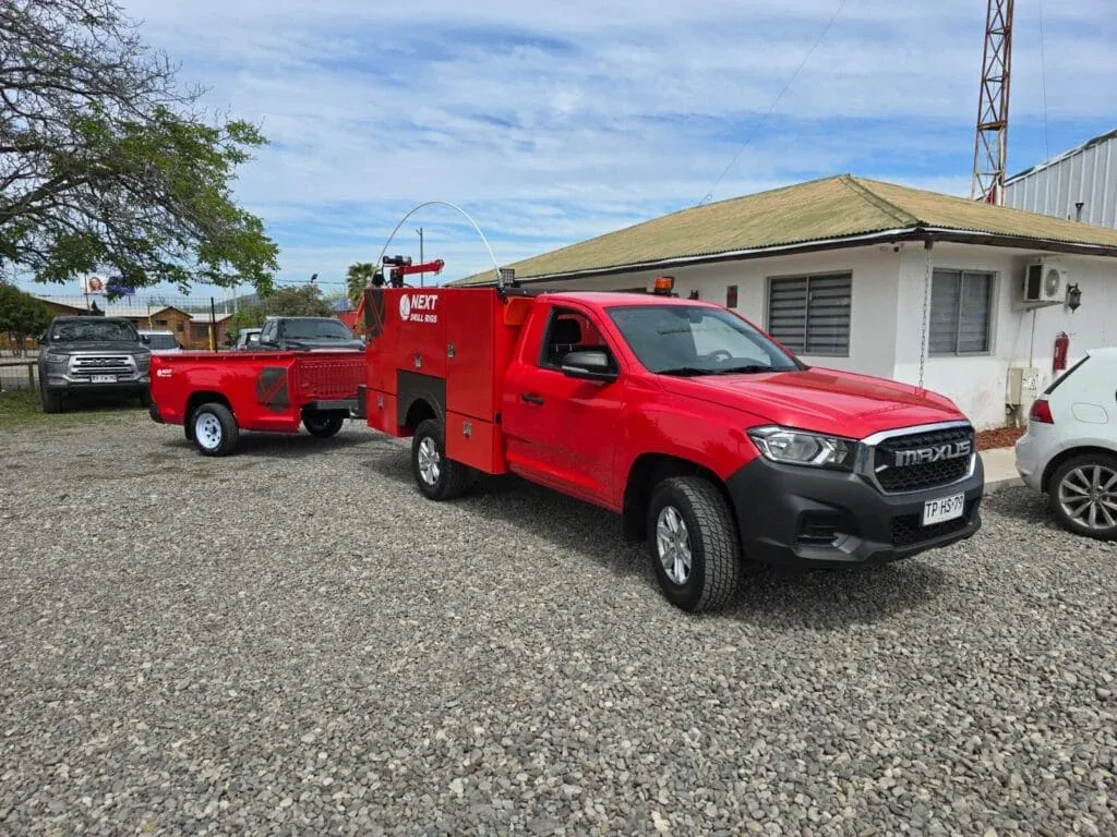 Camioneta de servicio en terreno, foto 1